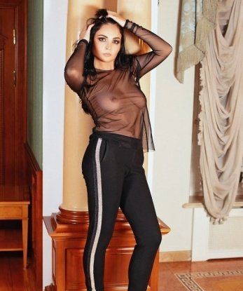 Изысканная и страстная блондинка с упругой грудью приглашает в гости состоятельного джентльмена для незабываемых встреч. Обещаю, ты останешься доволен! 7641, 25 лет